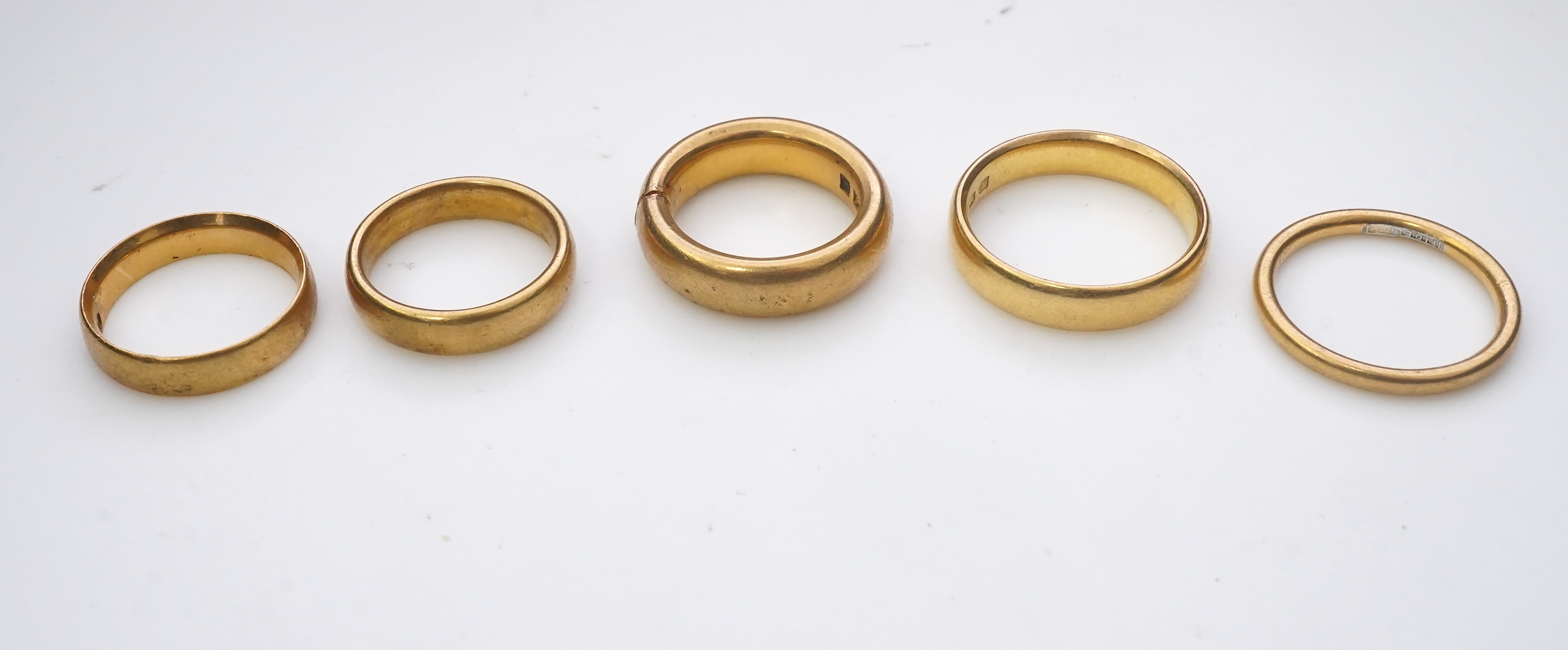 Five 22ct gold wedding bands